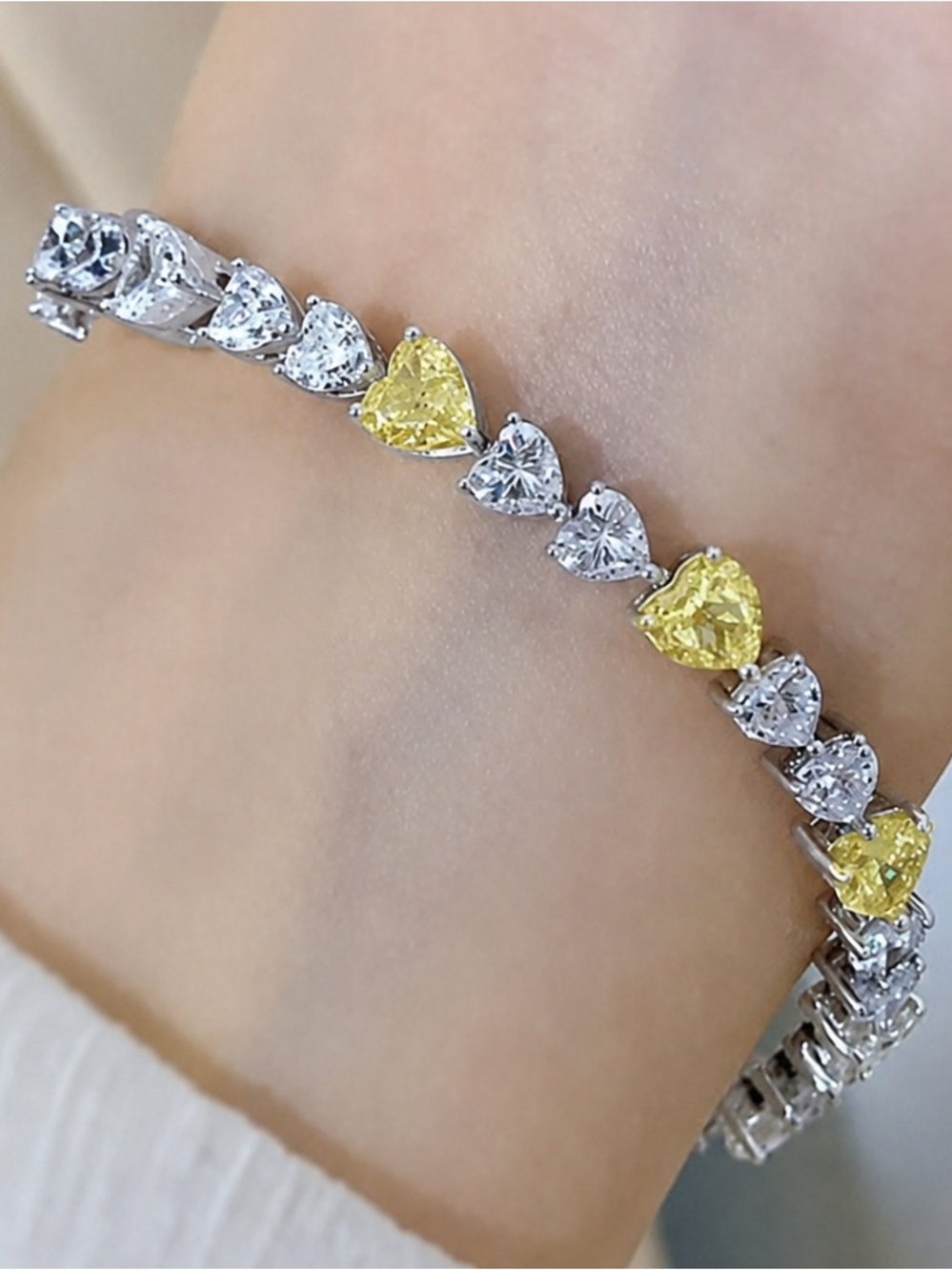 18k 12.5ct Canary Heart Tennis Bracelet